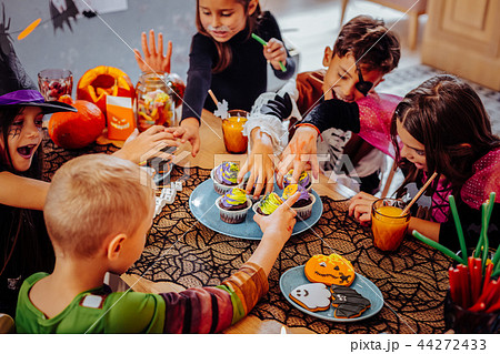 Children wearing costumes feeling nice celebrating Halloween in kindergarten 44272433