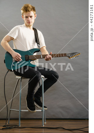 Man playing on electric guitar 44273161