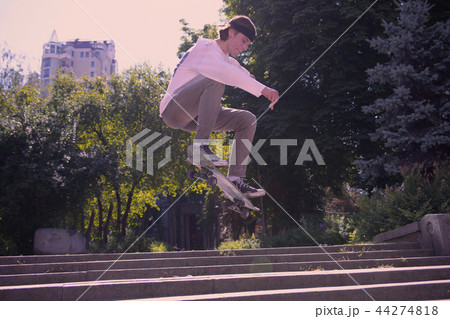 Serious freestyler demonstrating his skills on camera 44274818
