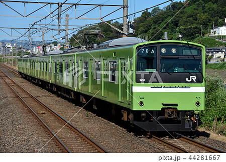 昼下がりの大和路線を走る201系普通6両 44281667