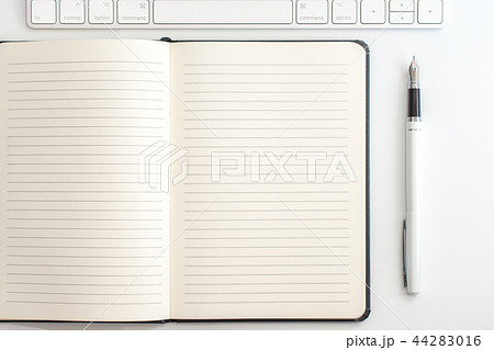 white table notepad, keyboard and fountain pen white table notepad, keyboard and fountain pen 44283016
