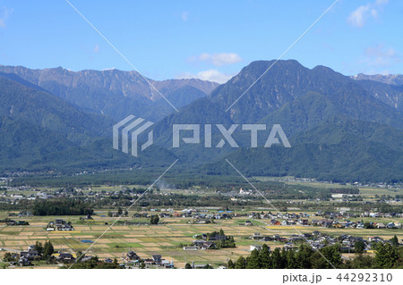 北アルプス山麓　安曇野の秋 44292310