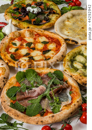 ピッツア　Italian home-made pizza 44292942