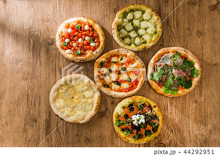 ピッツア　Italian home-made pizza 44292951
