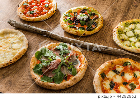 ピッツア Italian home-made pizza ピッツア Italian home-made pizza 44292952