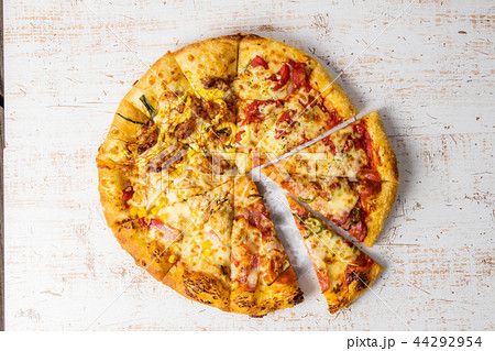 ピッツア　Italian home-made pizza 44292954