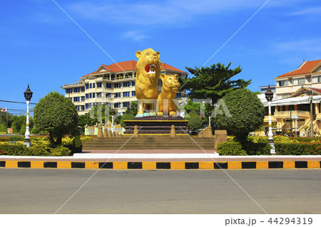 Statue of lion in the city of Sihanoukville 44294319