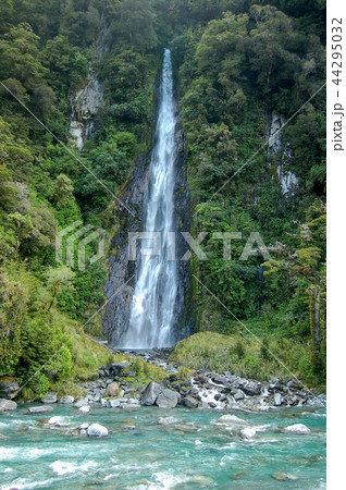 Thunder Creek Falls - Otago Thunder Creek Falls - Otago 44295032
