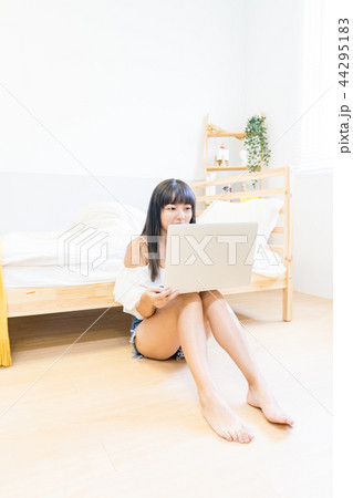 女性 女の人 女 44295183