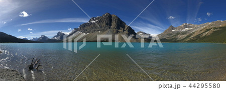 カナダ バンフ国立公園 青空 44295580