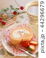 ふんわりイチゴのロールケーキ 44296679