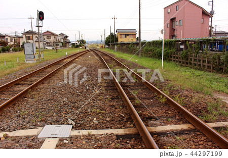 久留里線横田駅の構内踏切から見た久留里方面 44297199