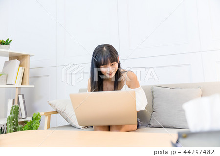 女性 女の人 女 44297482