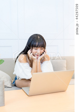 女性 女の人 女 44297509