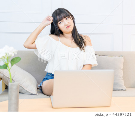 女性 女の人 女 44297521