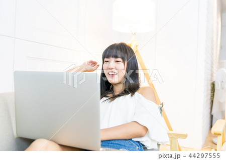 女性 女の人 女 44297555