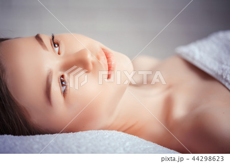 health, beauty, resort and relaxation concept 44298623
