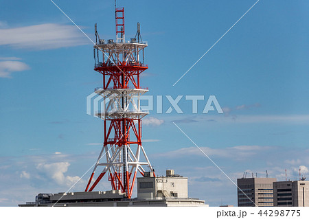 前橋市内の紅白の鉄塔 44298775