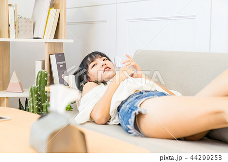 女性 女の人 女 44299253