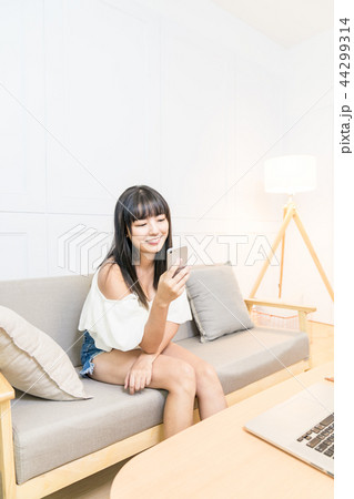 女性 女の人 女 44299314