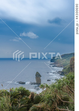 与那国島・立神岩 与那国島・立神岩 44300690