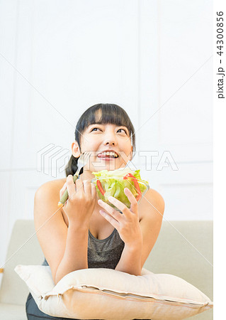 女性 女の人 女 44300856
