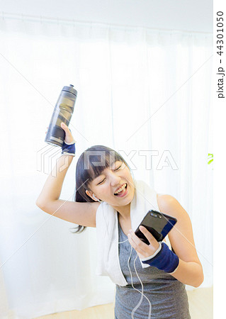 女性 女の人 女 44301050