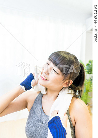 女性 女の人 女 44301291