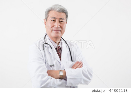 医師 高齢者 老人 44302113