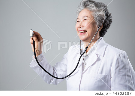 医師 笑顔 微笑 44302187