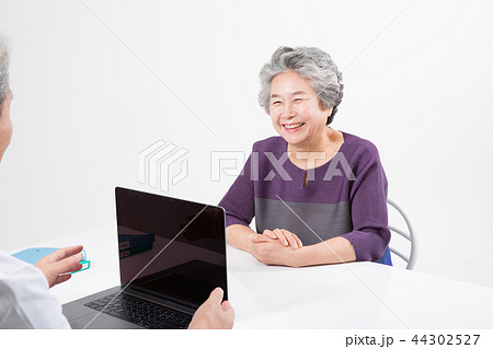 高齢者 老人 患者 44302527