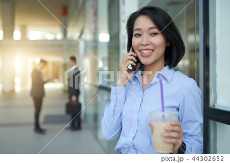 Pretty business woman Pretty business woman 44302652