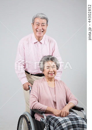 高齢者 老人 看護 44302852