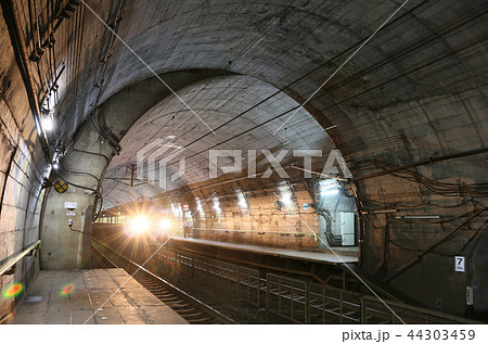 トンネル内の駅　筒石駅 44303459