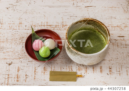 おだんご rice dumplings in a sweet japanese foods おだんご rice dumplings in a sweet japanese foods 44307258