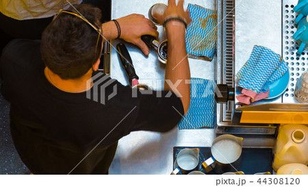 Unrecognisable barista making coffee  44308120