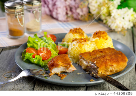 Cutlet cordon bleu. Cutlet cordon bleu. 44309809