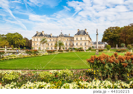 View to the Jardin du Luxembourg in Paris, France 44310215