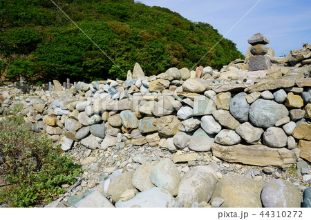 [長崎県]新上五島町・日島の石塔群 44310272