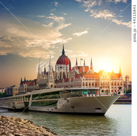 Sunset over Parliament Sunset over Parliament 44310843