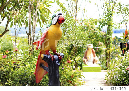 Statue of bird in the garden. 44314566