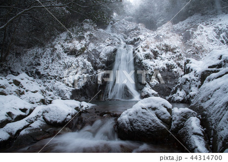 雪の滝 44314700