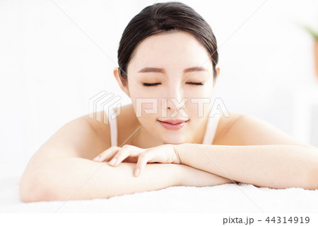 Beautiful young woman with clean perfect skin Beautiful young woman with clean perfect skin 44314919