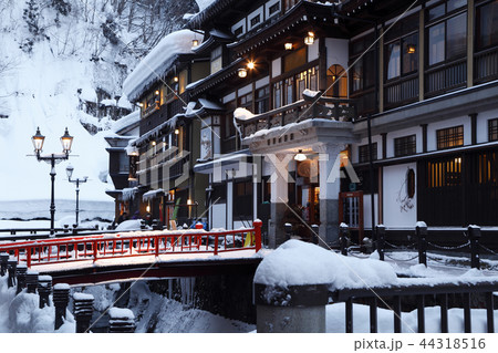 2月 雪の銀山温泉 東北の雪景色の写真素材 2月 雪の銀山温泉 東北の雪景色の写真素材