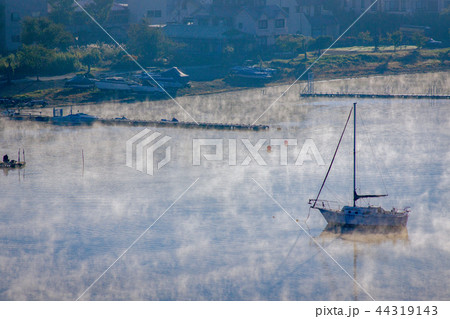 富士山 湖 朝 霧 放射冷却 44319143