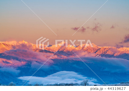 朝焼けの北アルプス　モルゲンロート 44319627