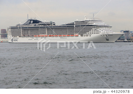 クルーズ客船MSCスプレンディダ大阪港入港 クルーズ客船MSCスプレンディダ大阪港入港 44320978