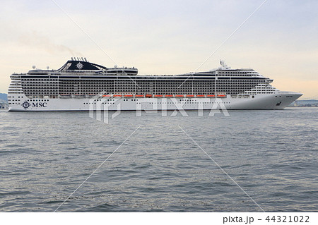 クルーズ客船MSCスプレンディダ大阪港入港 44321022