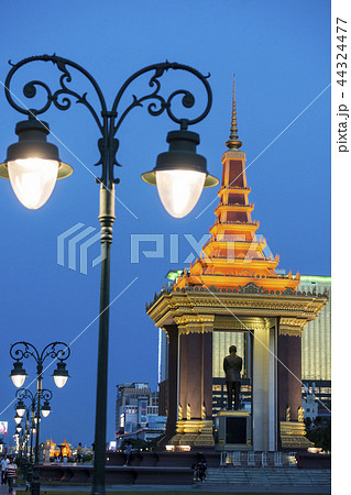 CAMBODIA PHNOM PENH SIHANOUK STATUE CAMBODIA PHNOM PENH SIHANOUK STATUE 44324477