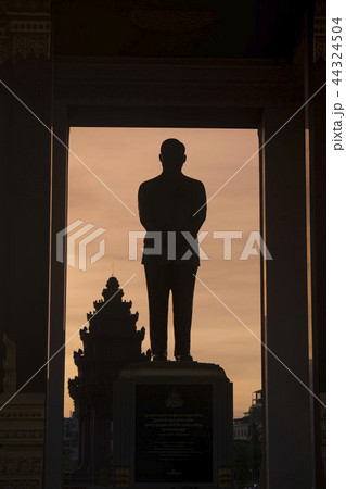 CAMBODIA PHNOM PENH SIHANOUK STATUE CAMBODIA PHNOM PENH SIHANOUK STATUE 44324504